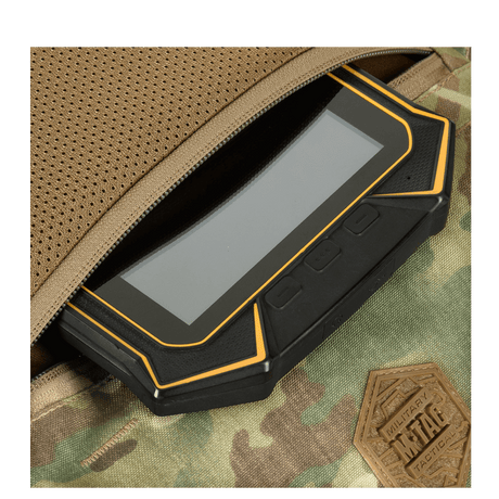 M-Tac Konvert Taske Elite med tablet-design, lavet af slidstærkt Cordura materiale, vises med åbent rum til nem adgang.
