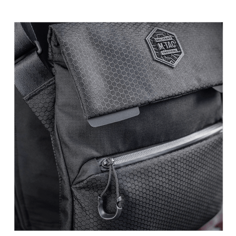 M-Tac Konvert Taske Elite lavet af holdbare materialer med magnetlukning for nem adgang.