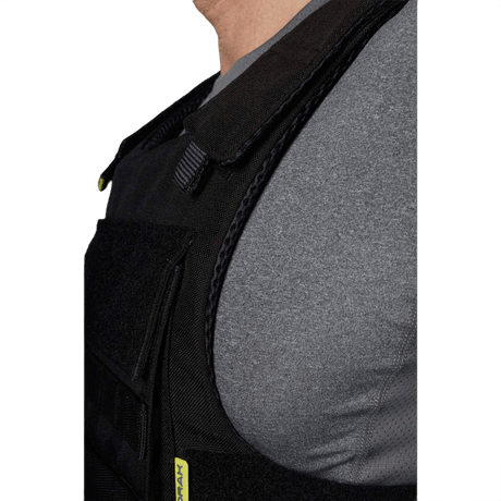 Nærbillede af Anorak Duty III-M Cover med ergonomisk design til politibetjente, inklusive PALS-webbing til MOLLE-udstyrslommer.