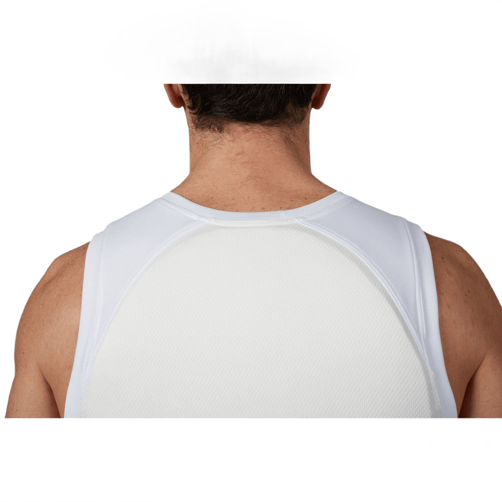 Bagfra af en person iført en hvid stiksikker vest med høj skjulbarhed, model "Topaz® Undershirt I".