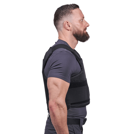 EA Impact - NIJ Level IV Bundle - Skud & Stiksikker Vest i sort med Level IV traumeplader, professionel kropsbeskyttelse, galleri position 1 set fra siden.