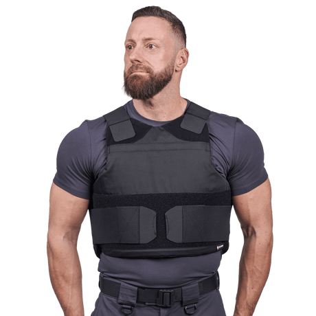 EA Impact - NIJ Level IV Bundle - Skud & Stiksikker Vest i sort med Level IV traumeplader, komplet beskyttelse, vist i galleri position 1.