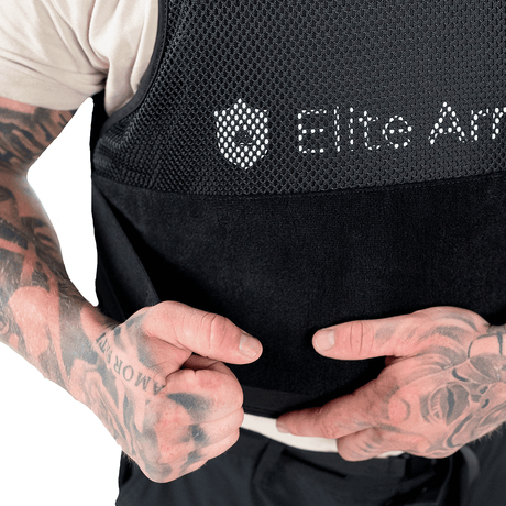 EA RX2 løst cover Sort i galleri position 1 med sort mesh og holdbart materiale til NIJ-certificeret beskyttelsesvest til professionel kropsbeskyttelse.
