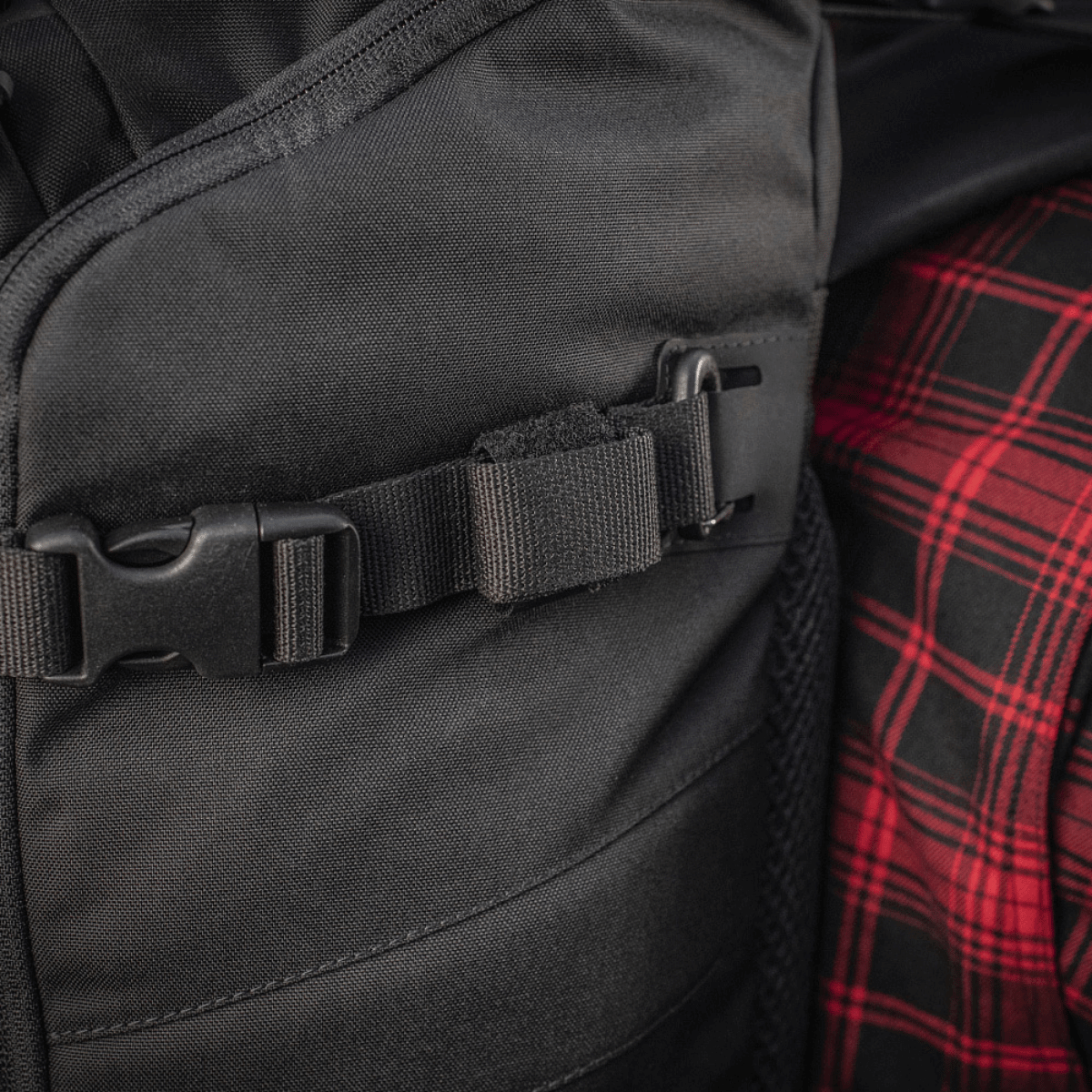 M-Tac Rygsæk Gen. II Elite – Small med spænde og elastikrem detaljer, der giver holdbarhed og sikkerhed til ejendele.