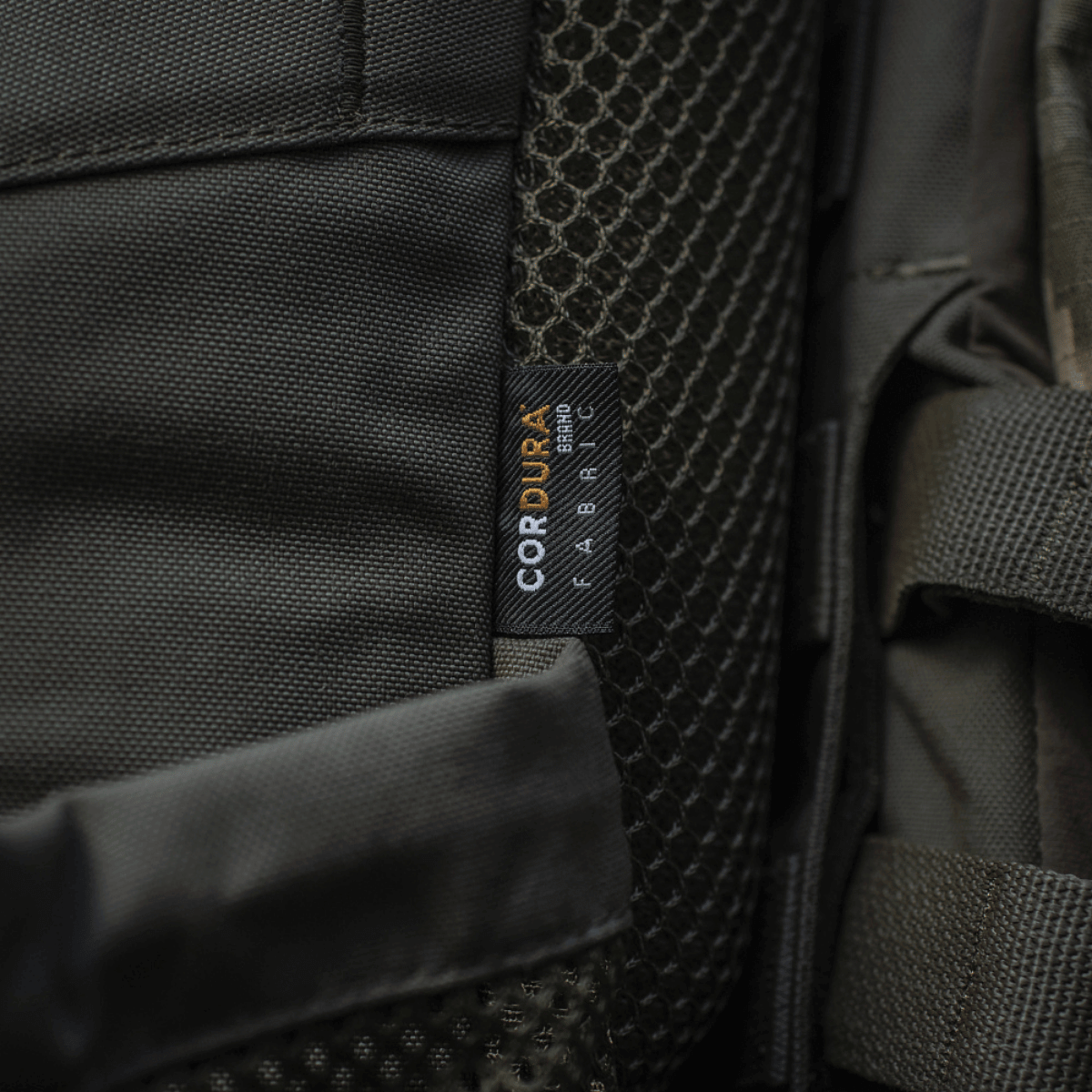 Detalje af M-Tac Rygsæk Gen. II Elite – Small med Cordura-stof og mesh-design for holdbarhed og komfort.