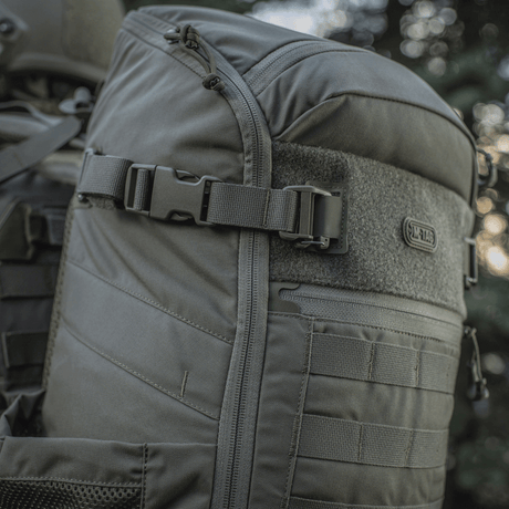 M-Tac Rygsæk Gen. II Elite – Small med kuffertåbning, slidstærkt materiale, MOLLE-system og justerbare spænder, galleri position 1.