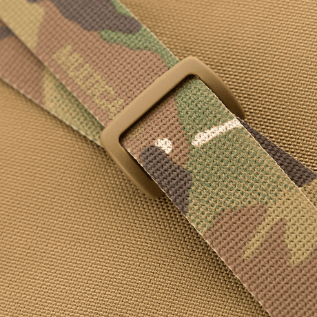 M-Tac Våbenbælte med Tre Punkter i slidstærkt camouflagevævet materiale med holdbar lås, designet til taktisk brug, galleri position 1.