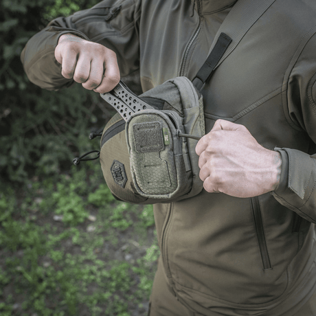 M-Tac PC Utility Taske Elite Hex i sort med MOLLE-monteringsmulighed, holdbart materiale og NIJ-certificering, galleri position 1.
