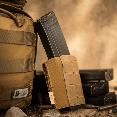 M-Tac Magasinlomme med Elastik (10 cm) Laser Cut i coyote med Kydexindsats, robust materiale og MOLLE-kompatibel, galleri position 1.