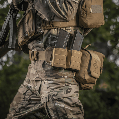 M-Tac Magasinlomme med Elastik (10 cm) Laser Cut i coyote med Kydexindsats, MOLLE-kompatibel, holdbar konstruktion, galleri position 1.