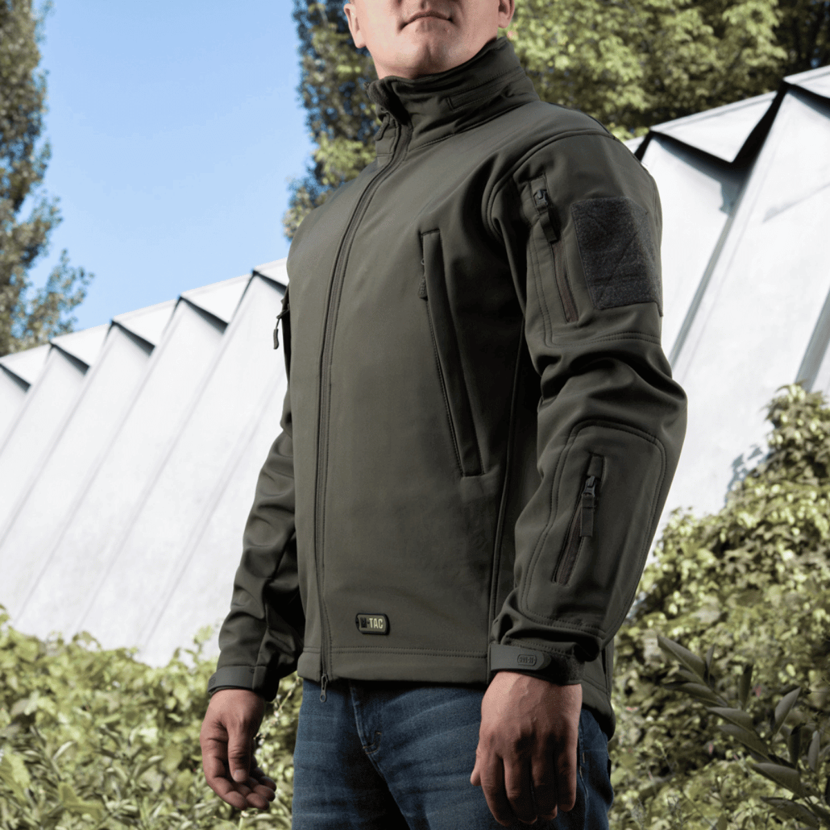 M-Tac Soft Shell Jakke til udendørs brug, letvægts og vindafvisende med fleece indre for isolering, ideel til dårligt vejr.