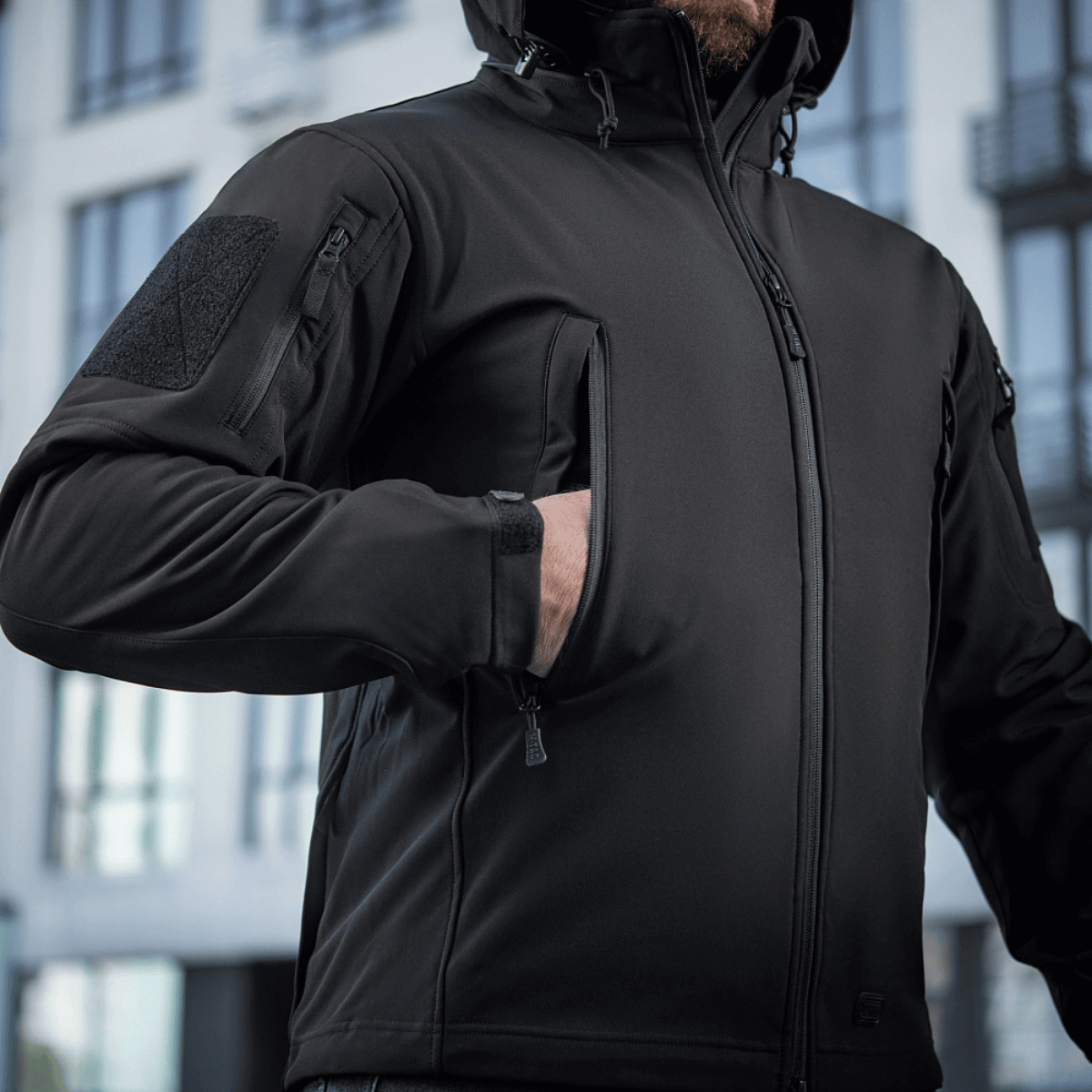 M-Tac Soft Shell Jakke, vejrbestandig jakke med polyuretan-membran og fleece-lag, ideel til beskyttelse mod vind og vejr.