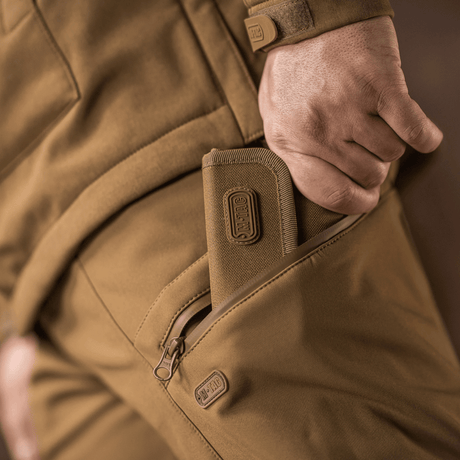 M-Tac Bukser Soft Shell Vinter med praktisk sidelomme og justerbar talje, ideel til efterår og vinter for optimal komfort og beskyttelse.