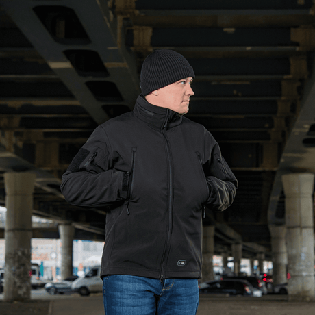 M-Tac Soft Shell Jakke med Liner tilføjer stil og beskyttelse mod dårligt vejr, perfekt til enhver udendørs aktivitet.