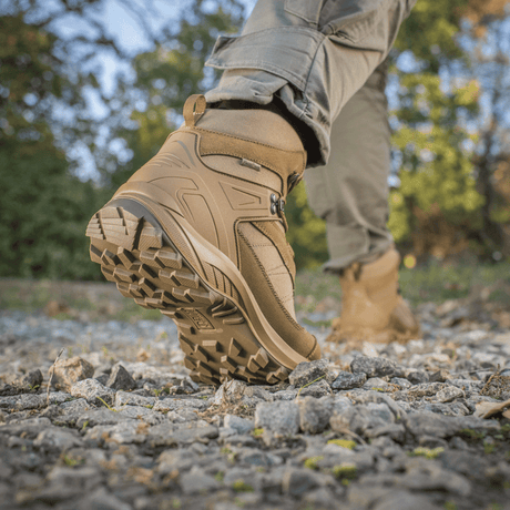 M-Tac Taktiske Sæsonstøvler til udendørs terræn, fremstillet af kvalitetslæder og Cordura®, ideelle til trekking og taktiske opgaver.