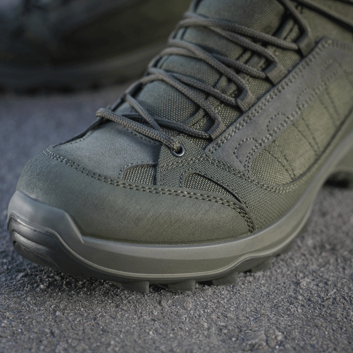 M-Tac Taktiske Sæsonstøvler i grønt, mellemsæson design til taktik og trekking, med slidstærkt ruskind og Cordura® detaljer