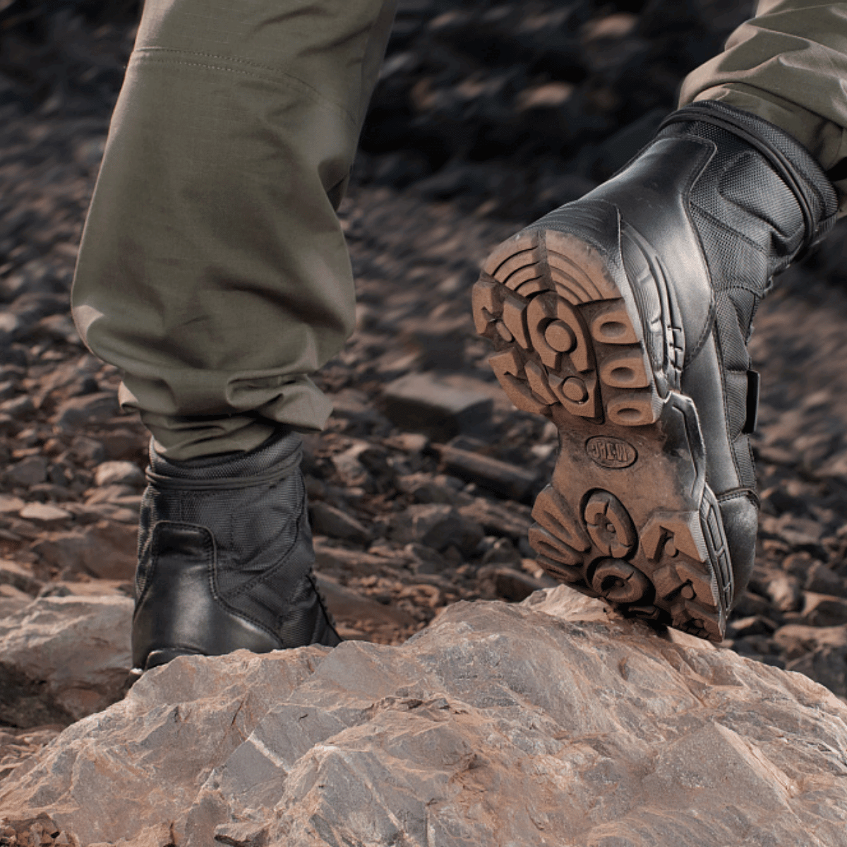 M-Tac Vinter Taktiske Støvler Thinsulate - Støvler designet til ekstreme kuldeforhold med robust ydersål for fremragende greb på klipper.