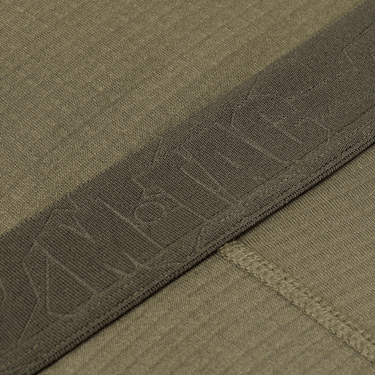 Nærbillede af M-Tac Fleece Termobukser Delta Level 2 Lady med fokus på fleece tekstur og syninger, komfortable til vinterbrug.