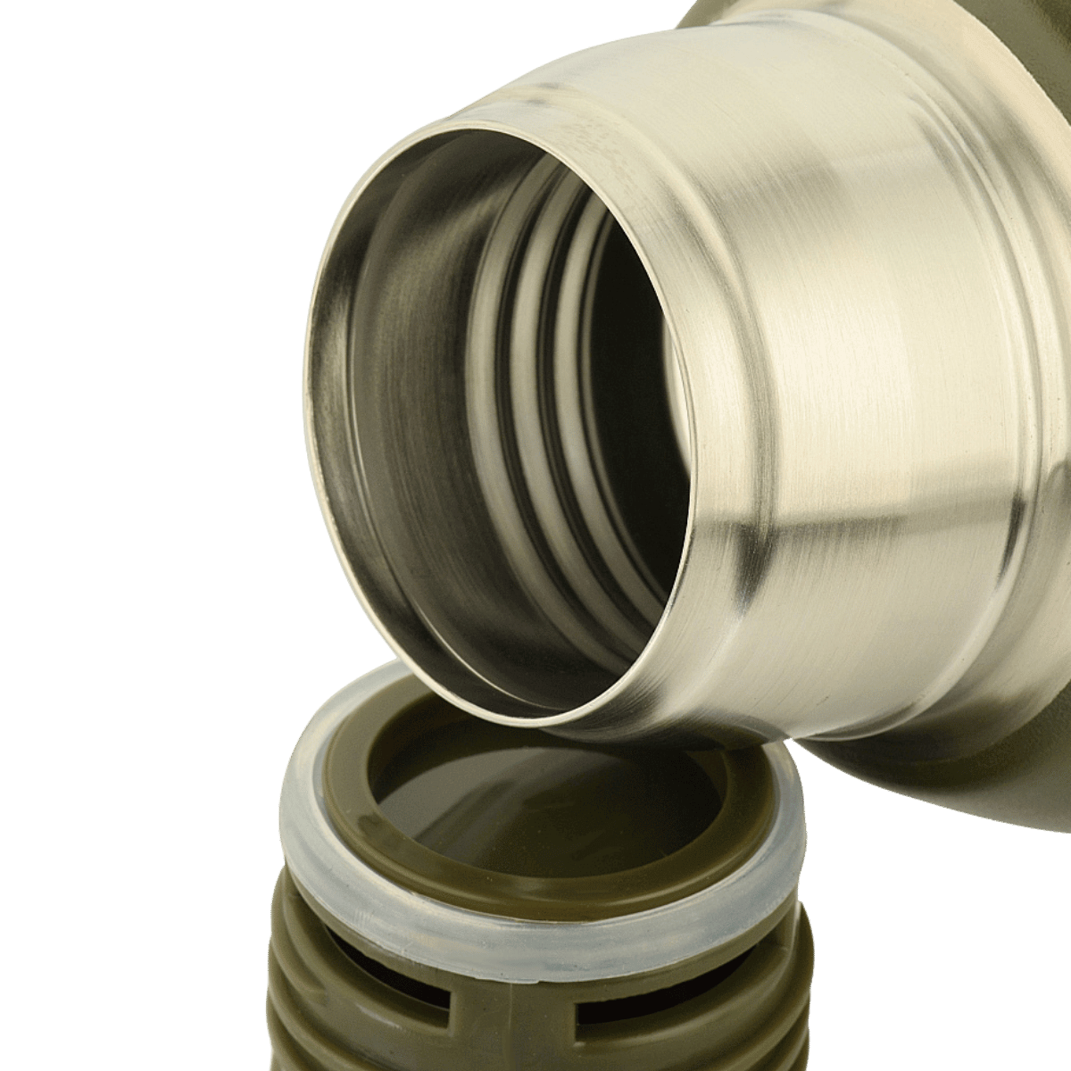 Detalje af bred hals på M-Tac Termoflaske Type 2 – 1 L, rustfrit stålflaske ideel til varme og kolde drikke, klassisk olivengrøn design.