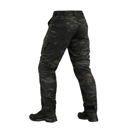 M-Tac Aggressor Elite Nyco Extreme Bukser i Black Multicam®, designet til taktisk brug med let og slidstærkt materiale, set bagfra.