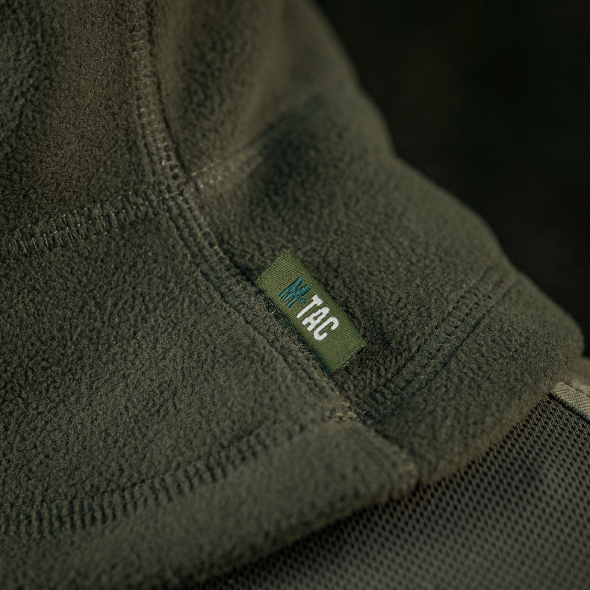 M-Tac Anatomisk Snood Justerbar Elite Fleece (320 g/m²) i blød, grøn fleece med mærkelabel, designet til koldt vejr og høj varmeisolering.