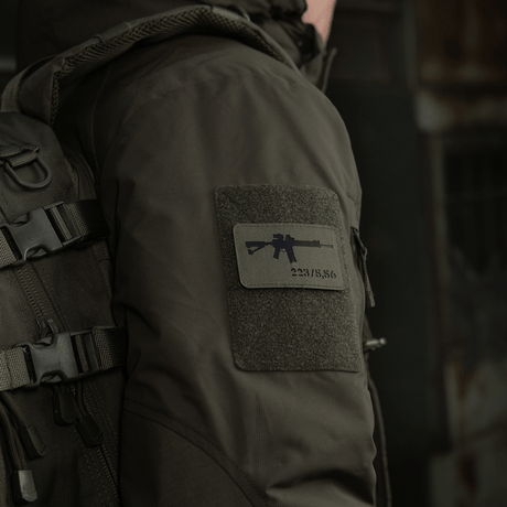 M-Tac AR-15 223/5,56 Laser Cut Patch på jakke, Velcro fastgjort, Cordura 500D materiale, taktisk morale patch til militær og outdoor.