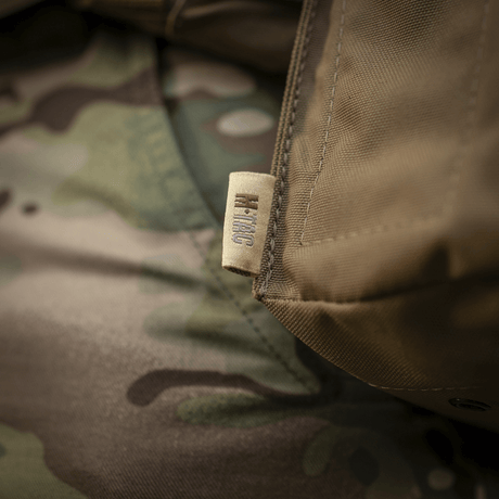 M-Tac Pouch til M249 Cartridge Box Closed i slidstærkt Cordura 500D-materiale, monteret på camouflagemønster.