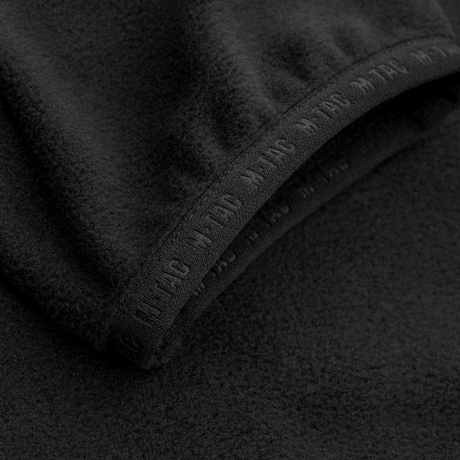 M-Tac Delta Fleece Jakke detaljer med tommelhuller, komfortabelt design og varm fleece, ideel til aktiv brug og kolde vejrforhold.