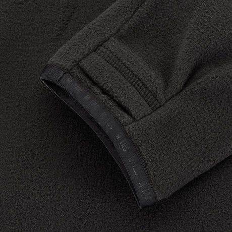 M-Tac Delta Polartec Raglan Jakke detaljer, tæt på Micro Series fleece materiale, fokus på ærmedesign og holdbarhed.