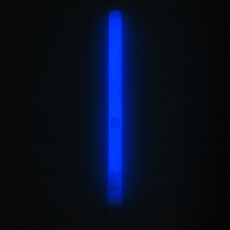 M-Tac Glow Stick 15 cm lyser blåt, selvstændig lyskilde til mørke, sikker og ikke-giftig, perfekt til markering og signalering.