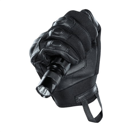 M-Tac Handsker Assault Tactical Mk.4 med ægte læder og velcro, viser forstærkning og greb, optimal til våbenhåndtering.