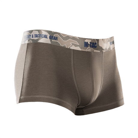 M-Tac Herre Boxer 93/7 i brun med kamouflage elastik, designet til komfort og holdbarhed, ideel til aktiv livsstil og dagligt brug.