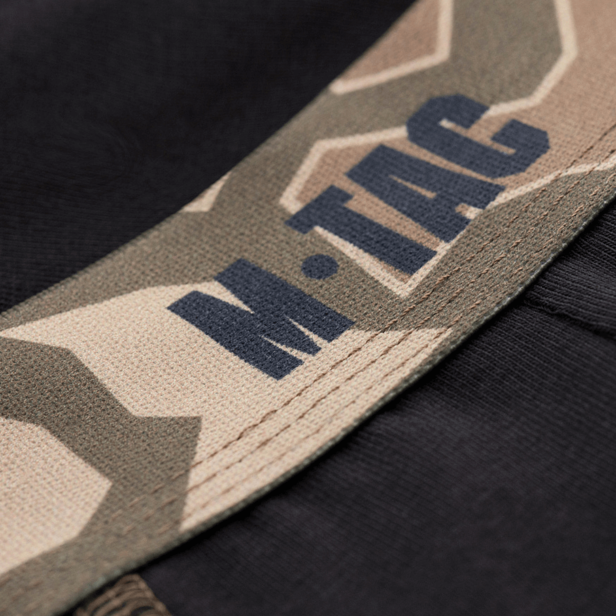 Nærbillede af M-Tac Herre Boxer 93/7 elastisk talje med camouflage mønster, designet til komfort og holdbarhed med 93% bomuld, 7% elastan.