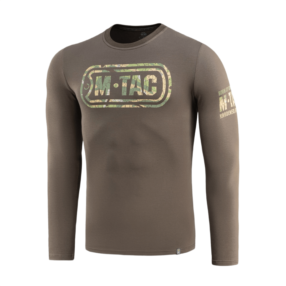M-Tac T-Shirt Logo Long Sleeve i camouflage med ikonisk M-Tac-logo og slogan "Born by Revolution – Hardened by War" på ærmet.