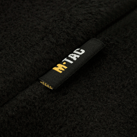 M-Tac Fleece Polartec Watch Cap i sort Polartec® 200 Series fleece med M-Tac logo, perfekt til udendørs aktiviteter i koldt vejr.