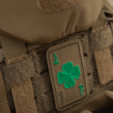M-Tac Patch Lucky Card (Broderi) på Cordura 500D med broderet kløverblad, Velcro fastgørelse, slidstærk til tøj og udstyr, 8x5 cm.