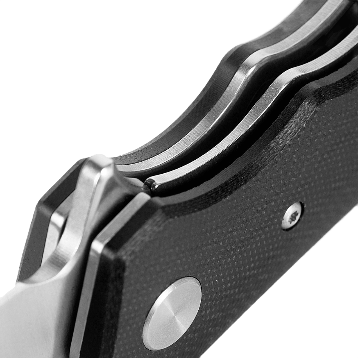 Close-up view of M-Tac Outdoor & Militær foldekniv - Type 6 with G10-komposit håndtag