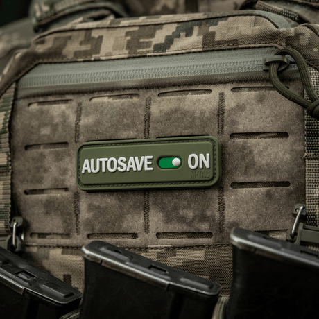 M-Tac Patch Autosave PVC på militær rygsæk med velcro, 8x2,5 cm, fuld farve-3D, perfekt til tøj eller taktisk udstyr.