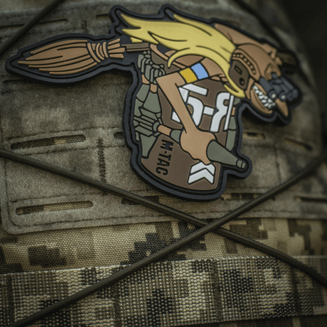 M‑Tac Patch Baba-Yaga Horizontal med 3D-effekt, PVC-materiale og Velcro fastgørelse på camouflagebaggrund