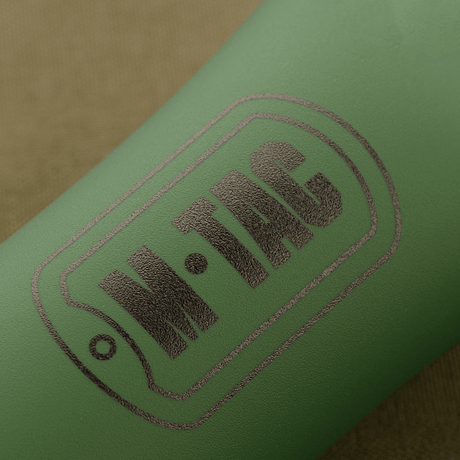 Nærbillede af M-Tac Sammenklappelig Drikkedunk med logo, ideel til vandring, rejser og cykling, lavet af fødevaregodkendt TPU.