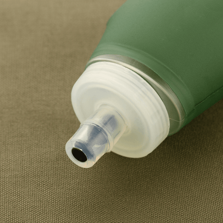 M-Tac Sammenklappelig Drikkedunk i grøn TPU, ideel til vandring, rejser og cykelture. Praktisk sammenklappelig design, 500 ml volumen.