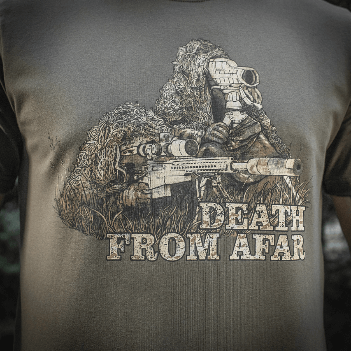 M-Tac Sniper T-shirt med "Death From Afar" print, ideel til militært brug, lavet af holdbart 93% bomuld og 7% elastan for komfort.