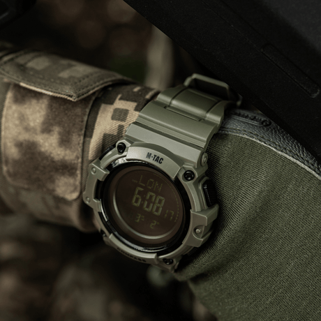 M-Tac Tactical Ur med Kompas 2233 - robust ur, outdoor, taktisk brug, LED og vandresistent design, perfekt til daglig aktivitet.