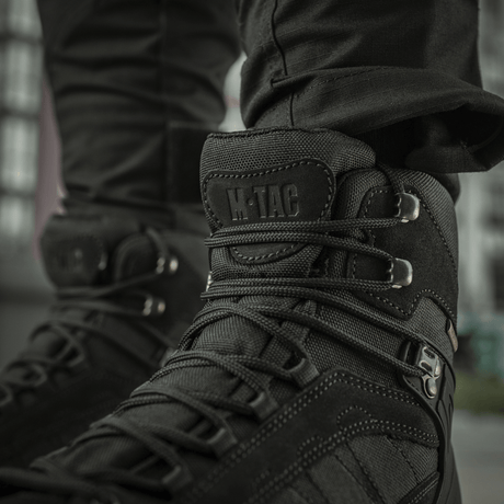 M-Tac Taktiske Demi-Season Støvler Pro Line i slidstærk suede og Cordura med Vibram-sål for komfort og holdbarhed under taktiske opgaver.