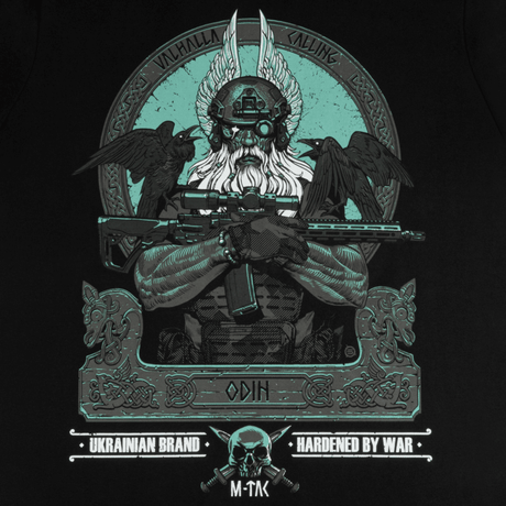 M-Tac T-Shirt Odin Mystery med print af Odin, ravnene Hugin og Munin, tekst 'Valhalla Calling'. Nordisk mytologi tema i moderne design.