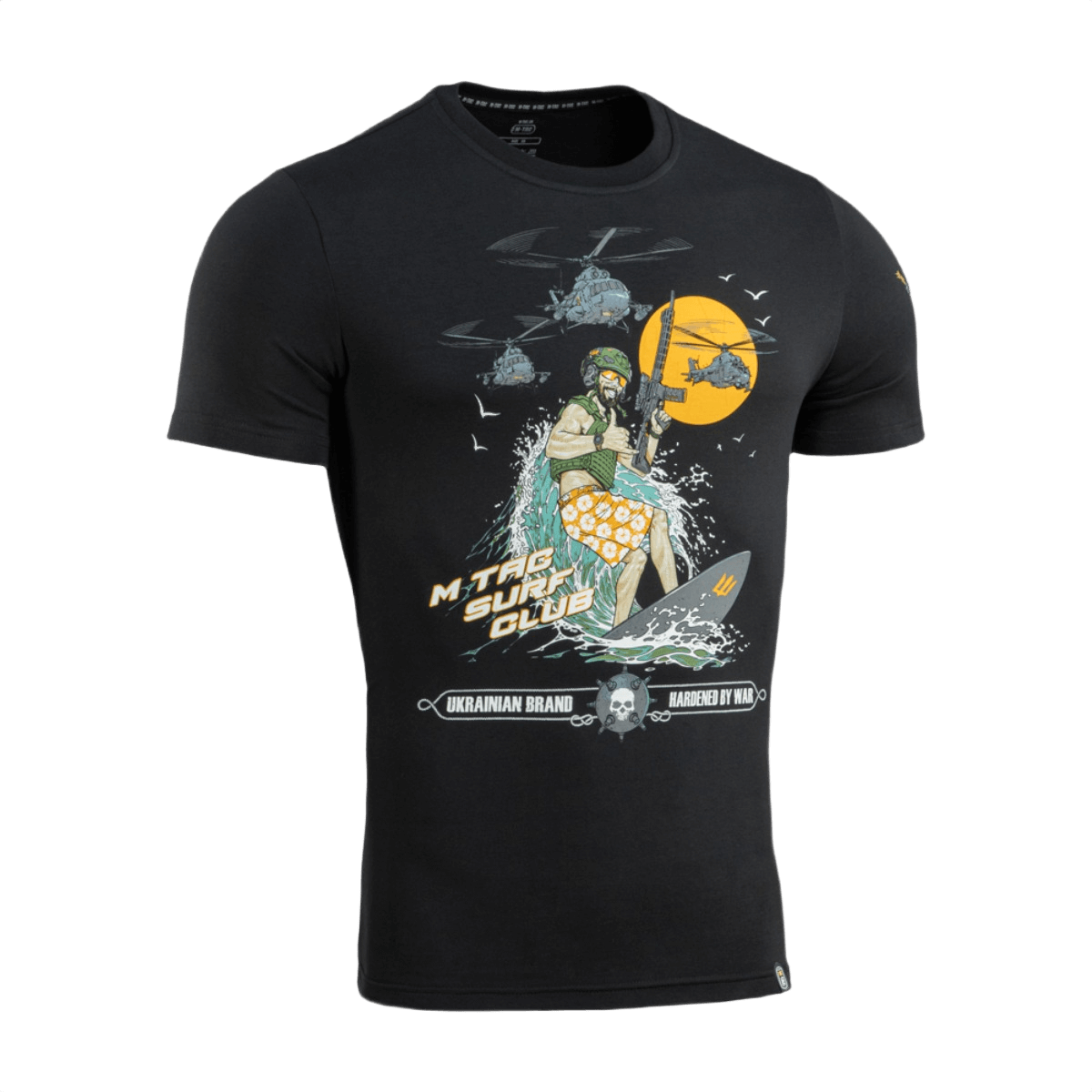 M-Tac T-Shirt Surf Club med specialstyrkesoldat på surfbræt i krigsfilmtema, 93% bomuld, 7% elastan, premium MagnaColours® tryk.