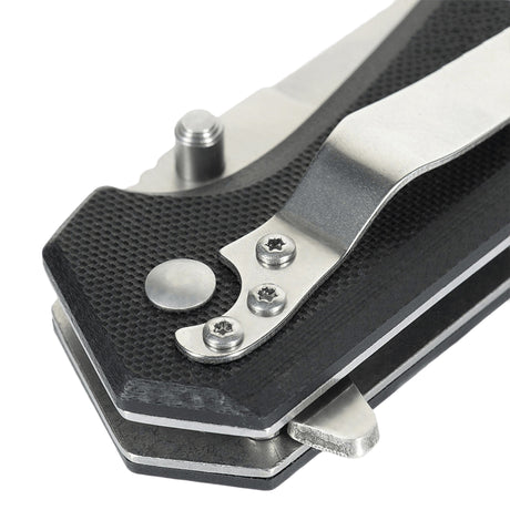 Nærbillede af håndtaget på M-Tac Outdoor & Militær foldekniv - Type 5 med G10-komposit greb og aluminiumskonstruktion.