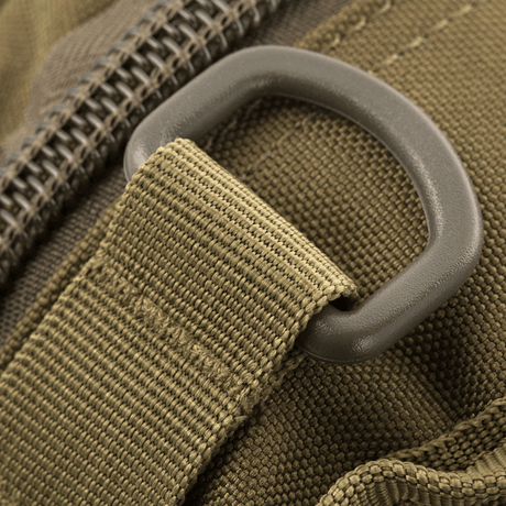 Detalje af M-Tac Urban Line City Patrol Fastex Taske med D-ring og lynlås, lavet af holdbart 600D polyester med PVC-coating.
