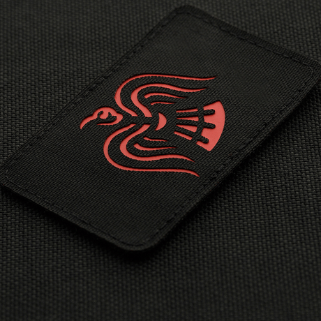 M-Tac Patch Ravneflag Laser Cut med sort ravn på Cordura 500D, perfekt til uniform og taktisk udstyr. Størrelse: 80 x 50 mm.