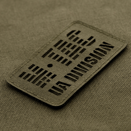 M-Tac Patch UA Division End-to-End Laser Cut, robuste Cordura 500D, monteret på taktisk udstyr, ideel til militær eller samling.